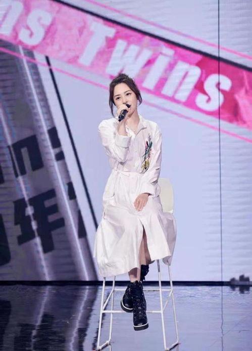 娱乐吃瓜美女被吐槽,吃瓜美女遭遇吐槽风波